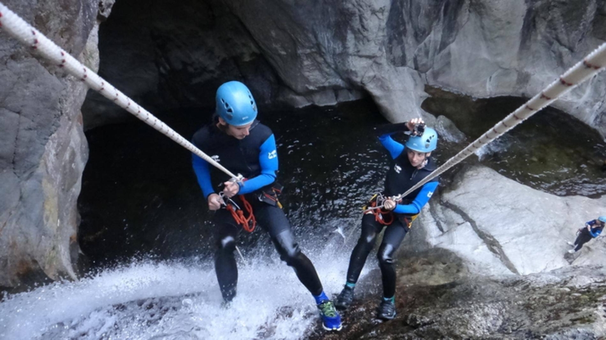 TOURISME - Auberge Du Cheval Blanc - restaurant BEAUMONT-PIED-DE-BOEUF - Restaurant Mayet