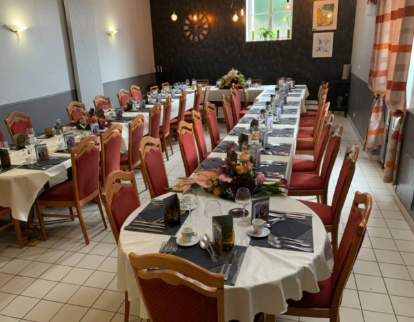 Repas de groupe - Auberge Du Cheval Blanc - Restaurant Beaumont-Pied-de-Bœuf - bon restaurant BEAUMONT-PIED-DE-BOEUF